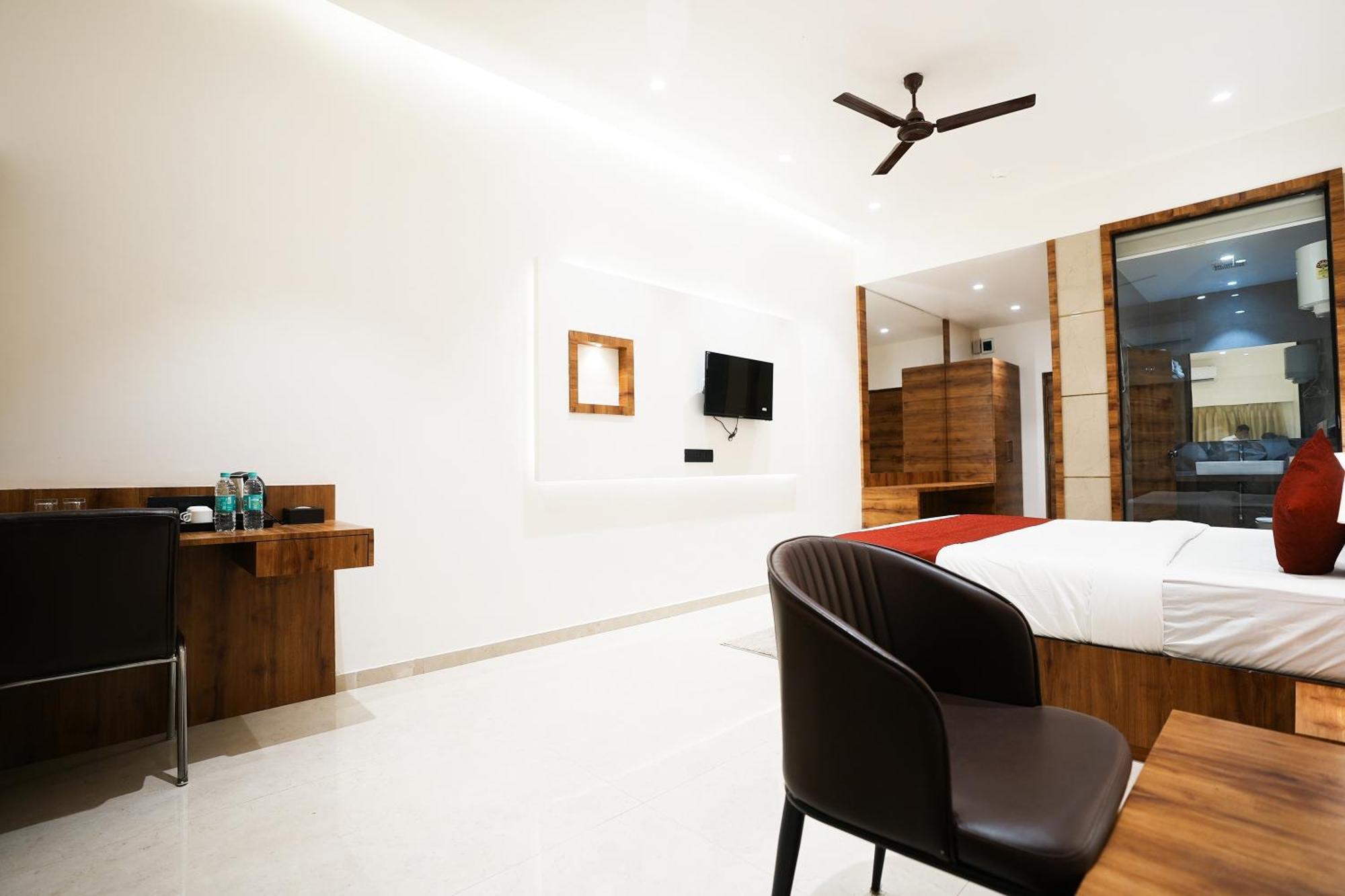 Madhav Residency Hotel & Banquet, Kalyan, Mumbai Extérieur photo