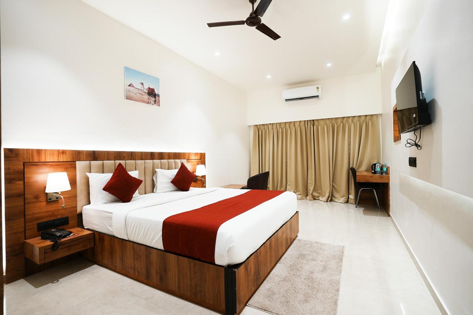 Madhav Residency Hotel & Banquet, Kalyan, Mumbai Extérieur photo