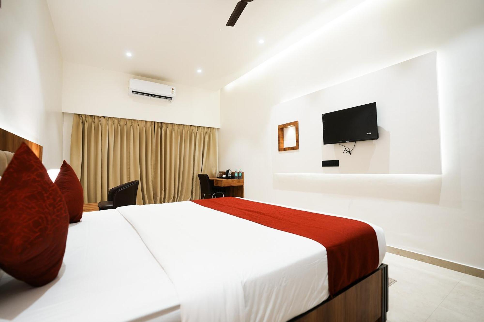 Madhav Residency Hotel & Banquet, Kalyan, Mumbai Extérieur photo
