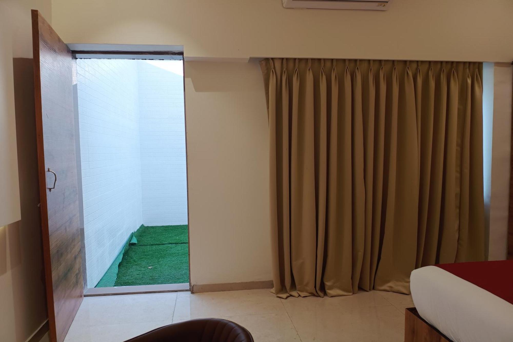 Madhav Residency Hotel & Banquet, Kalyan, Mumbai Extérieur photo